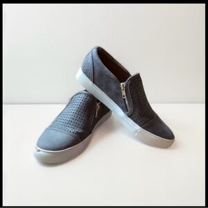 Report Size 9 Alexa faux suede slip on sneaker style shoes